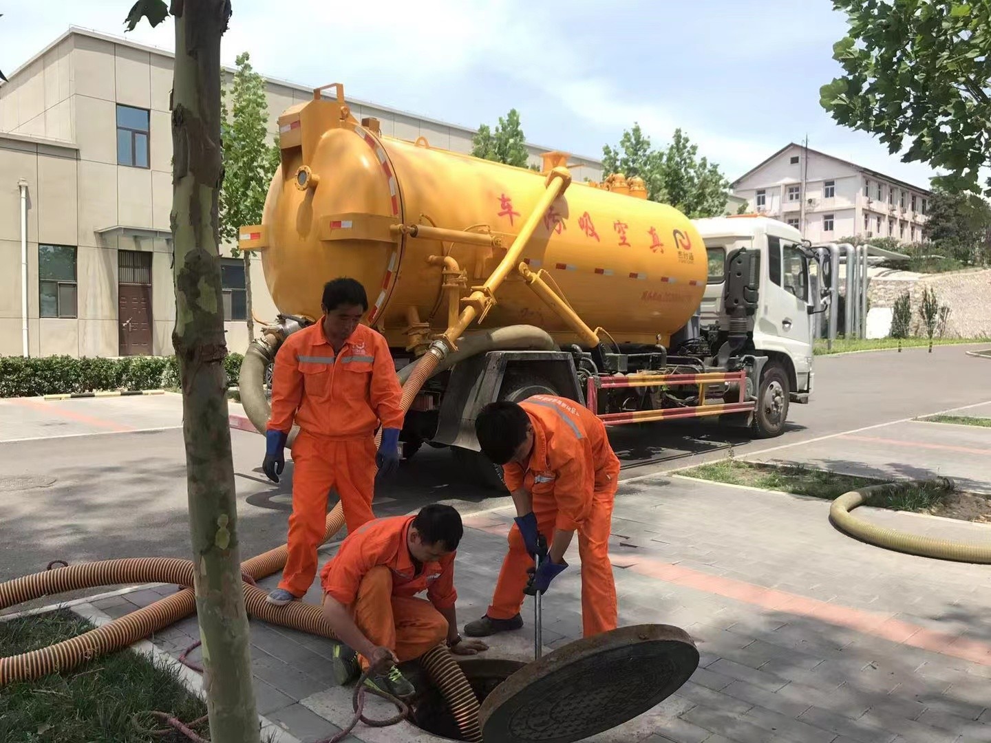 琼中化粪池清理与5-8吨吸粪车施工效率分析
